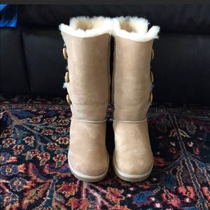 Tan uggs